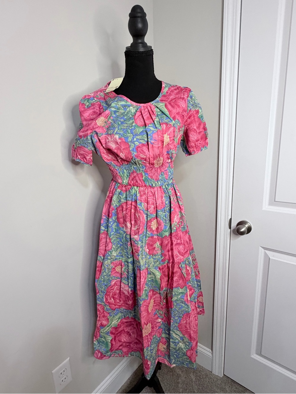 KorMei Medium Pink Floral Midi Dress with Puff Sleeves